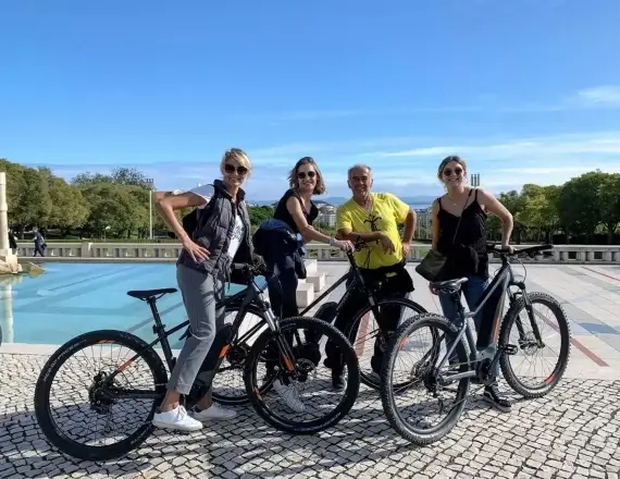 lisbon-viewpoints-by-bike-tour